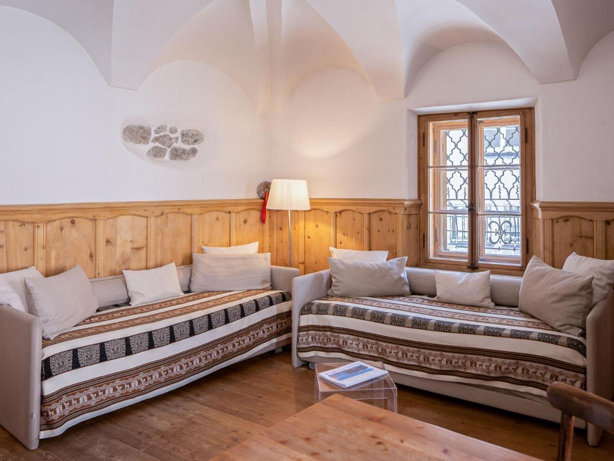 Apartment Chesa Chascharia 1 Samedan Bagian luar foto