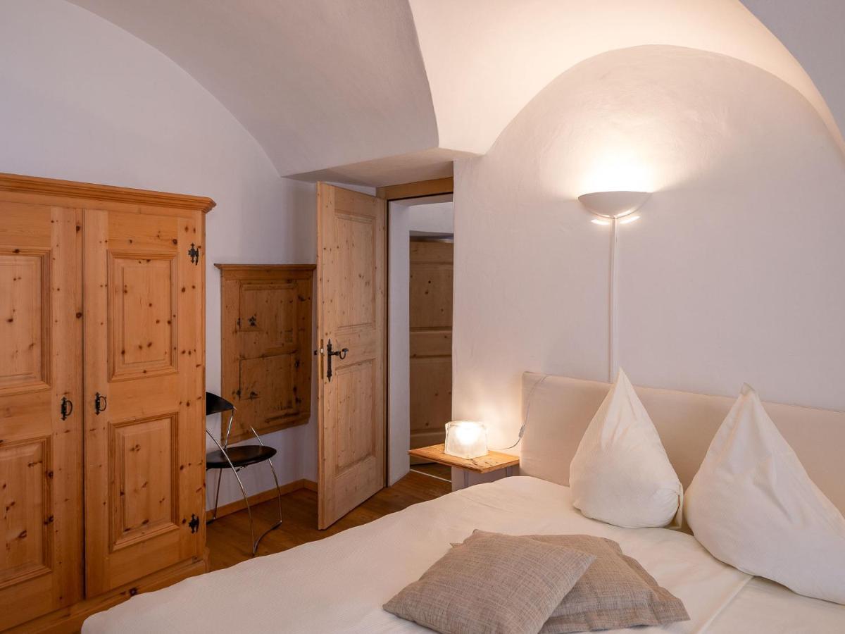 Apartment Chesa Chascharia 1 Samedan Bagian luar foto