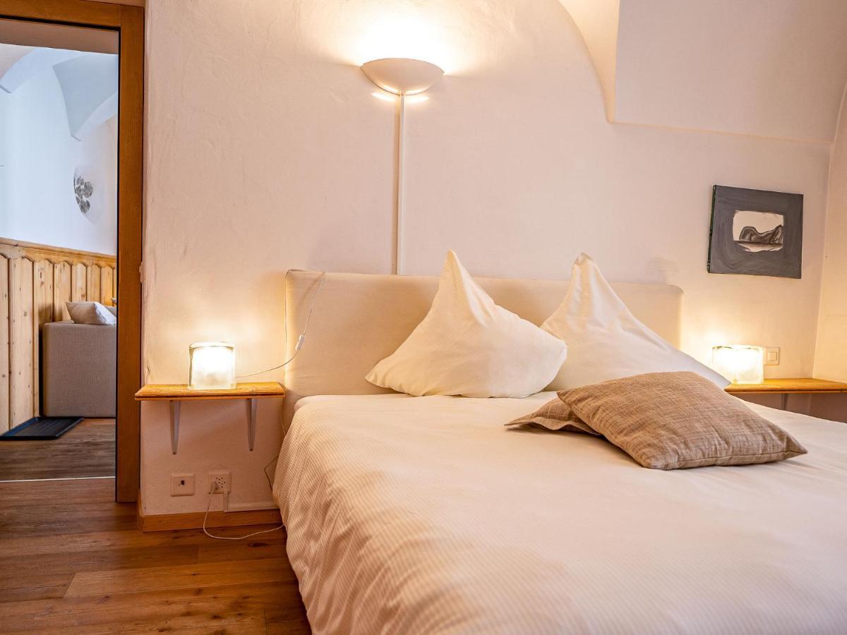 Apartment Chesa Chascharia 1 Samedan Bagian luar foto