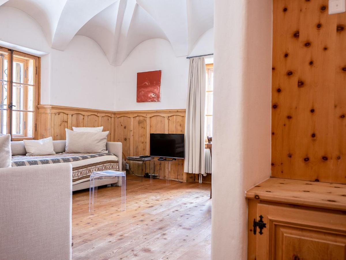 Apartment Chesa Chascharia 1 Samedan Bagian luar foto